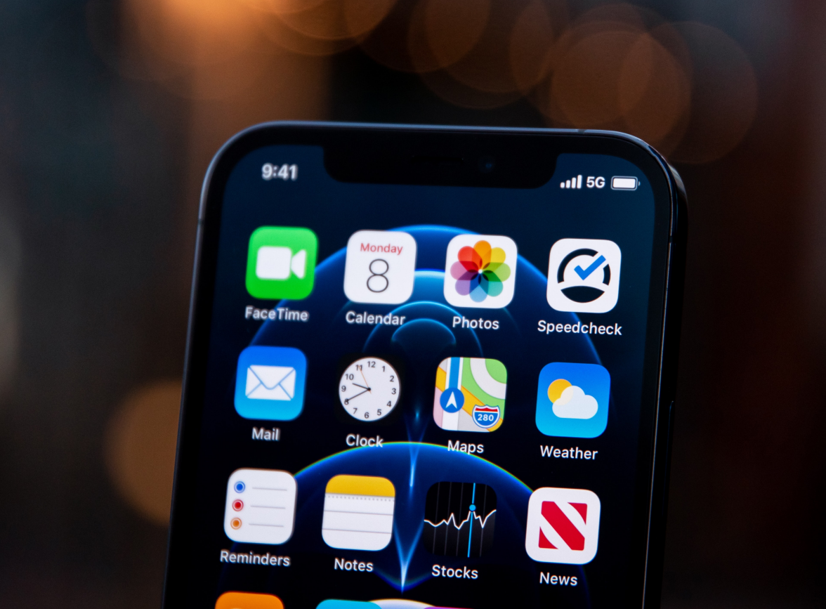 泽库苹果手机维修分享为什么 iPhone 12 在冬季会自动关机 